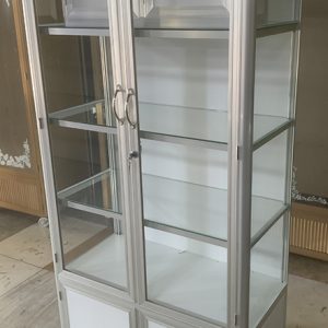 tủ trưng bày nhôm kính